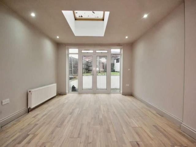 Apartment for rent in East Barnet, Isle Of Man