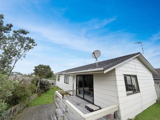House for rent in Kowhai Park, Wellington