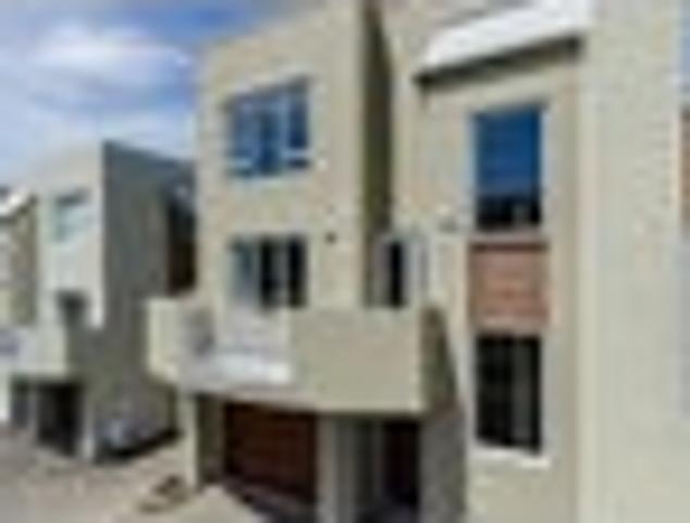 Townhouse for rent in Kowhai Park, Wellington