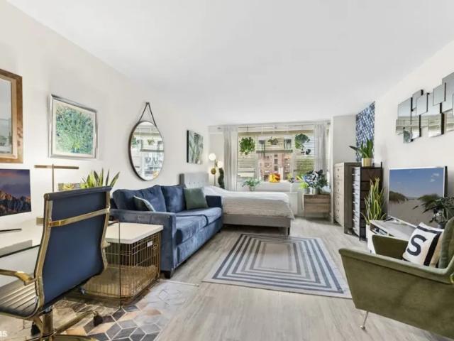 Apartment for sale in Arverne, New York