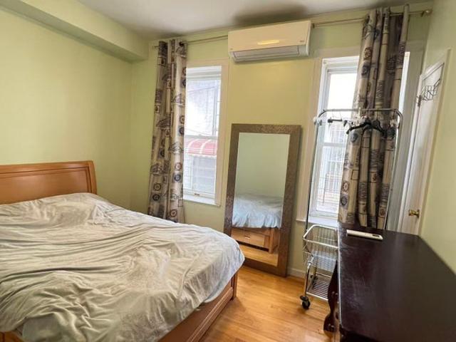 Room for rent in Arverne, New York
