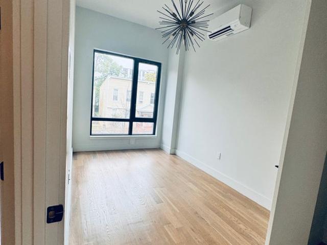 Room for rent in Arverne, New York