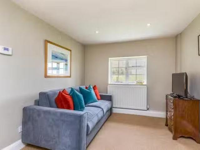 Apartment for rent in Littlecote, West Sussex