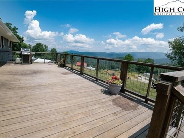 House for sale in Elk Park