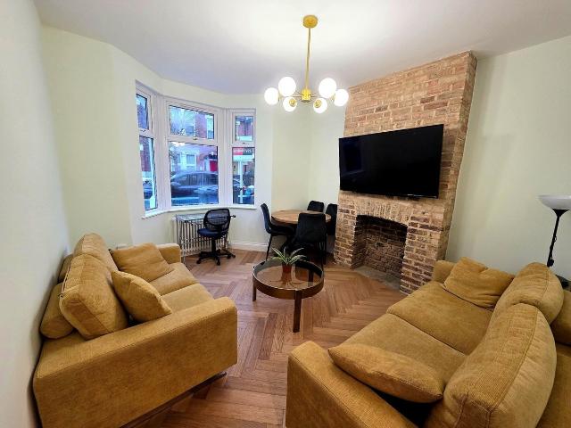 Apartment for rent in Chapel End, Greater London