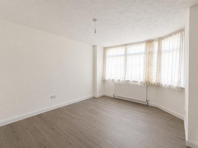 Apartment for rent in Hale End, Greater London