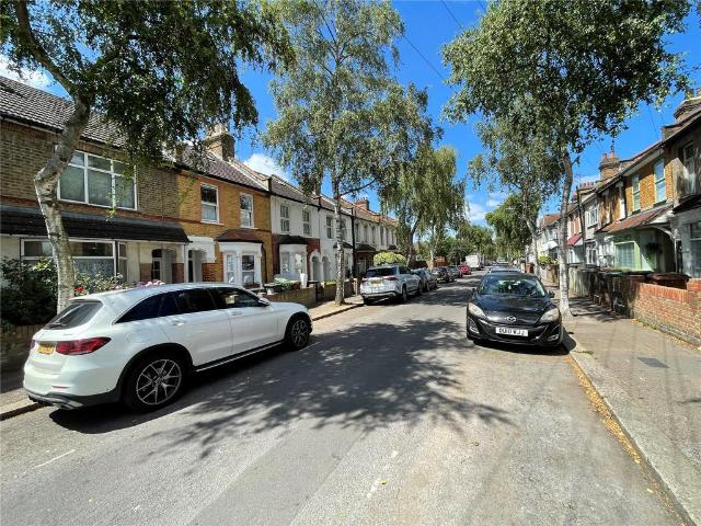 Apartment for rent in Hale End, Greater London