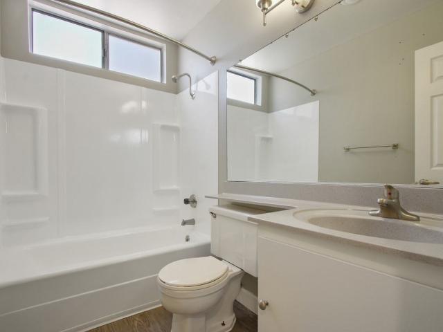 Apartment for rent in Azusa, California