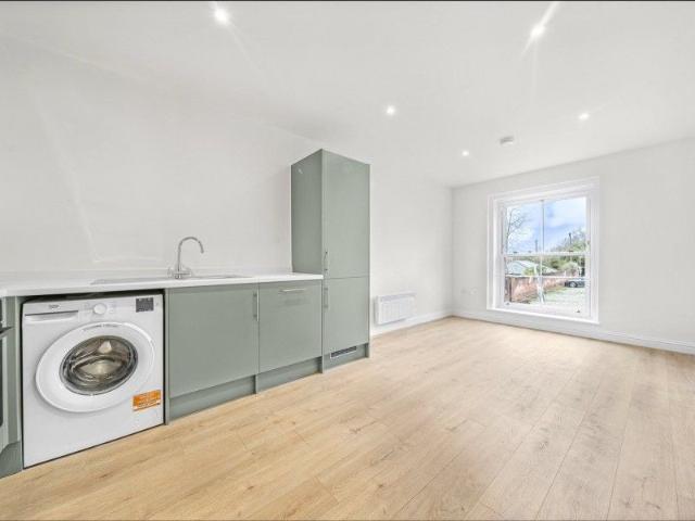 Apartment for rent in Woking, Surrey