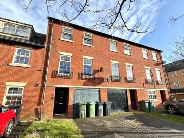House for sale in Dewsbury, West Yorkshire