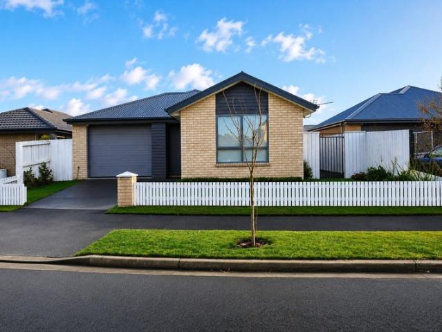 House for rent in Chaslands, Canterbury