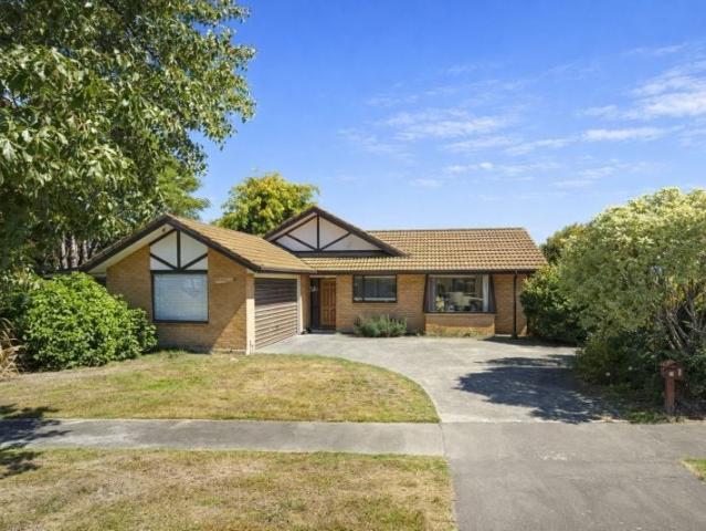 House for rent in Chaslands, Canterbury