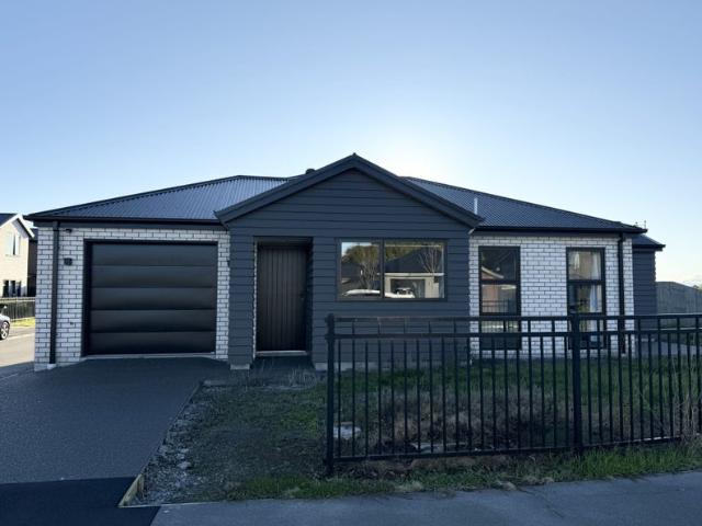 House for rent in Chaslands, Canterbury