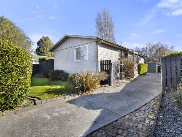 House for rent in Chaslands, Canterbury