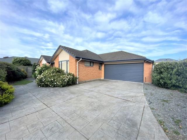 House for rent in Chaslands, Canterbury