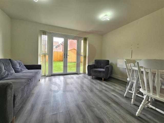 Room for rent in Stocking Farm, Old Wharf