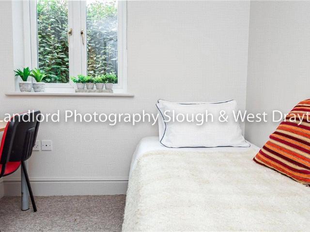 Room for rent in Westborough, Surrey