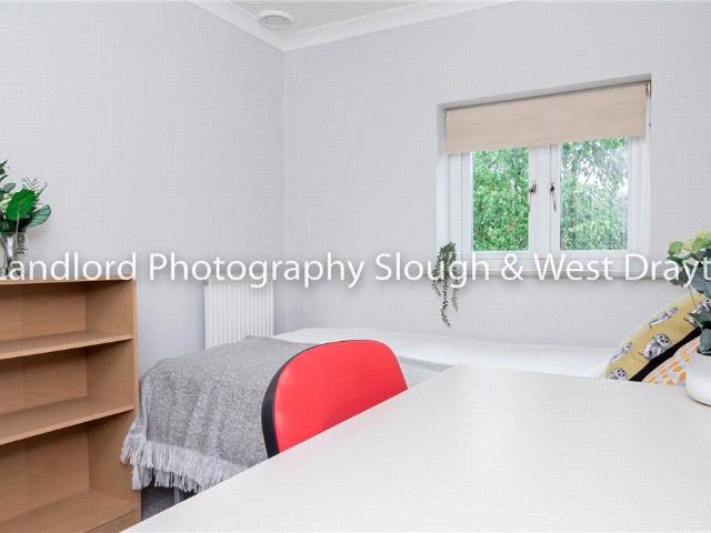 Room for rent in Park Barn, Guildford
