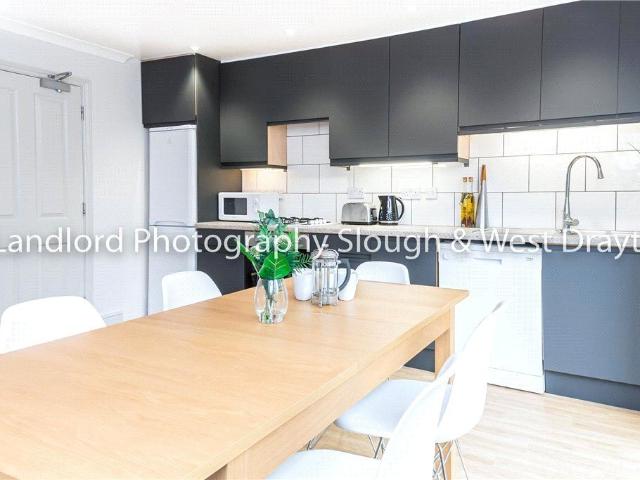 Room for rent in Westborough, Surrey