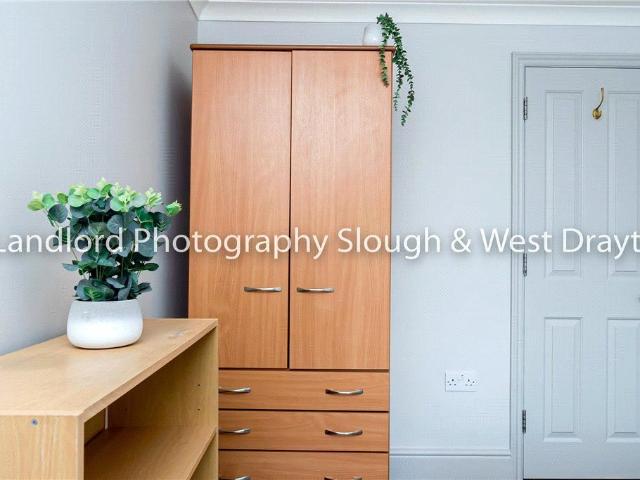 Room for rent in Westborough, Surrey