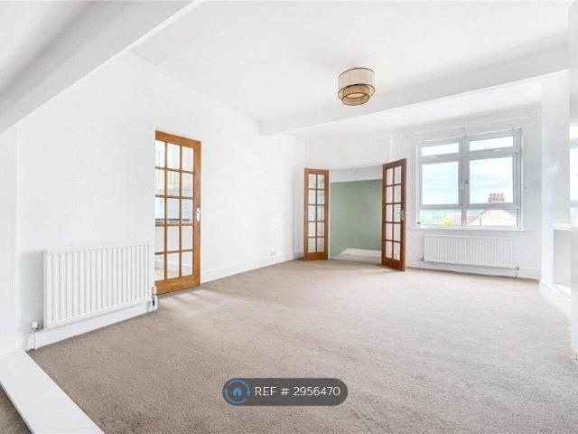 Studio for rent in Palmers Green, Greater London