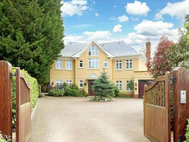House for sale in Ascot