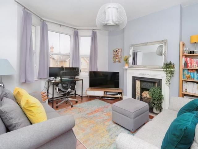 Apartment for rent in Berrylands, Greater London