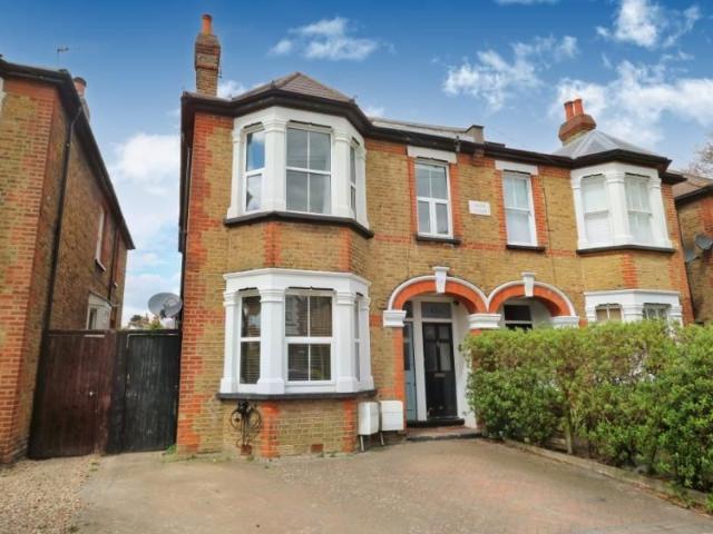 Apartment for rent in Berrylands, Greater London