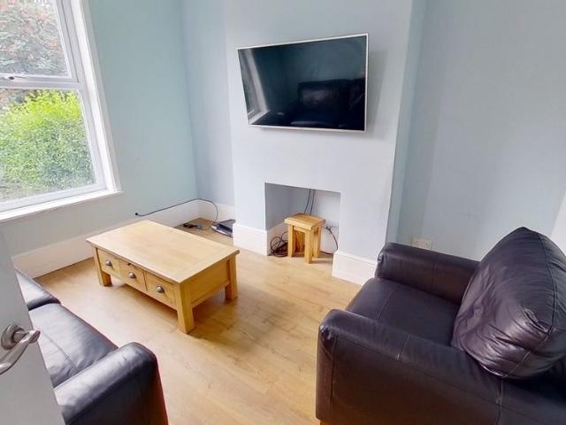 House for rent in Headingley Hill, Burley