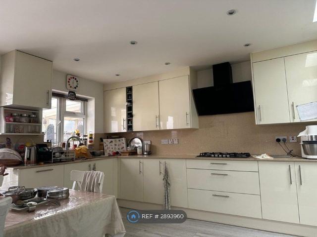 Studio for rent in South Stanmore, Greater London