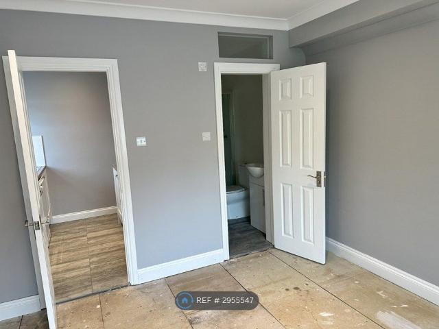 Studio for rent in South Stanmore, Greater London