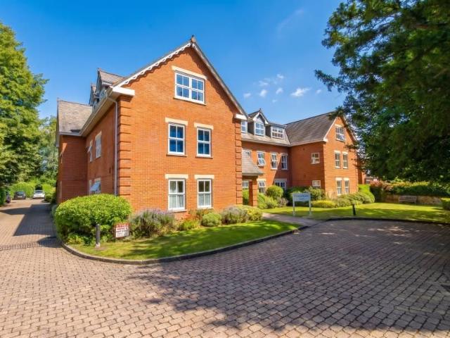 Apartment for rent in Horsell, Woking