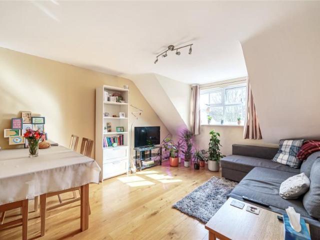 Apartment for rent in Horsell, Woking