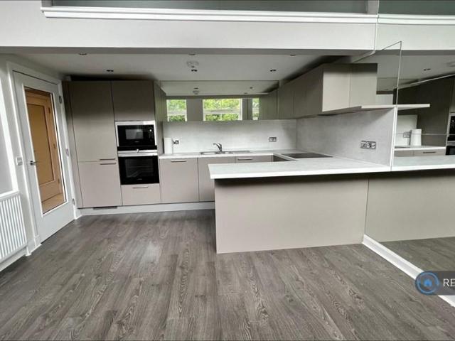 Apartment for rent in Broomhill, Scotland