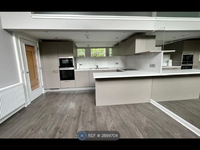 Apartment for rent in Broomhill, Scotland
