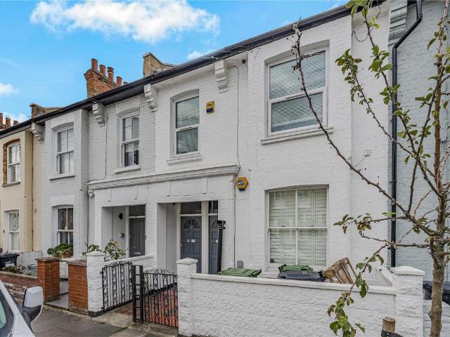 Apartment for rent in Sands End, Greater London