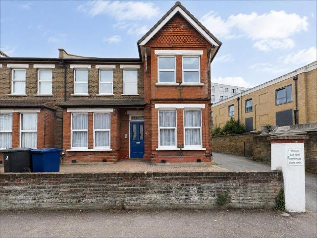 House for rent in London Borough of Ealing, Greater London