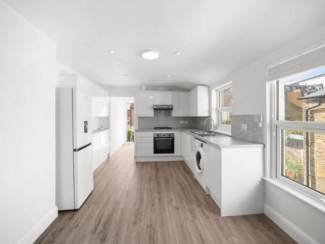 Apartment for rent in Sands End, Greater London