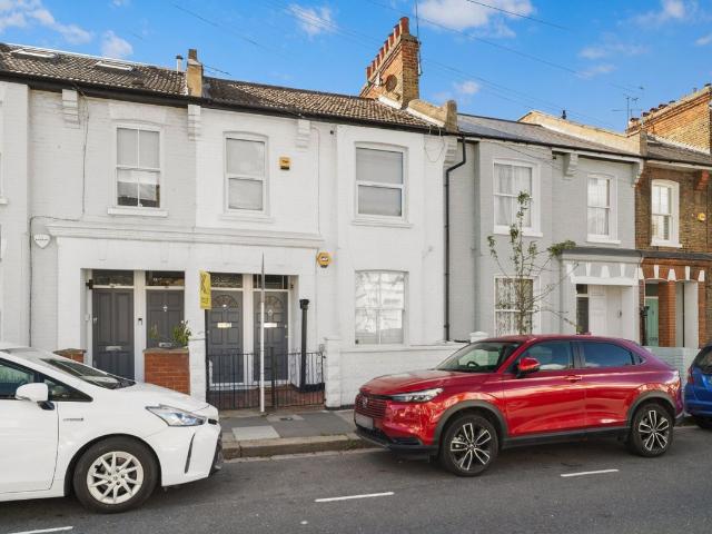 Apartment for rent in Sands End, Greater London