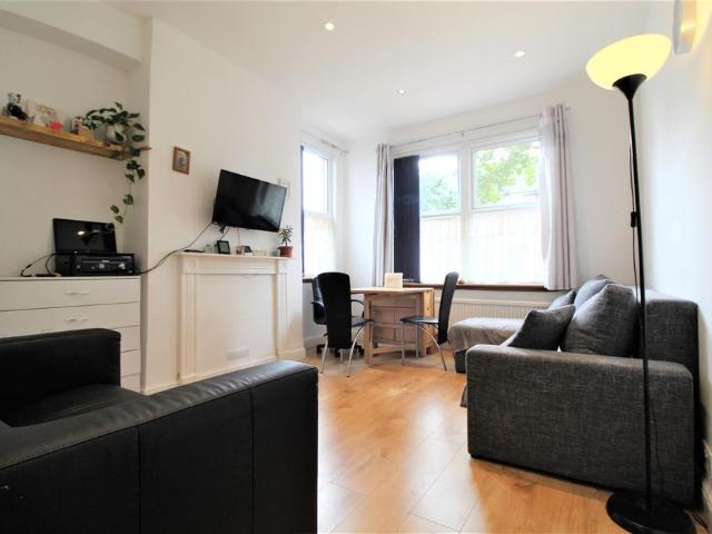 Apartment for rent in London Borough of Croydon, Thornton Heath