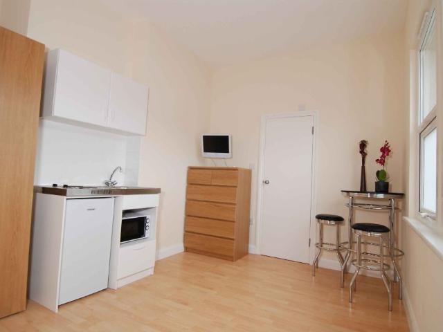 Studio for rent in London Borough of Lewisham, Ladywell
