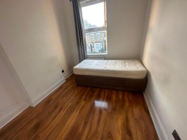 Room for rent in London Borough of Lewisham, Ladywell