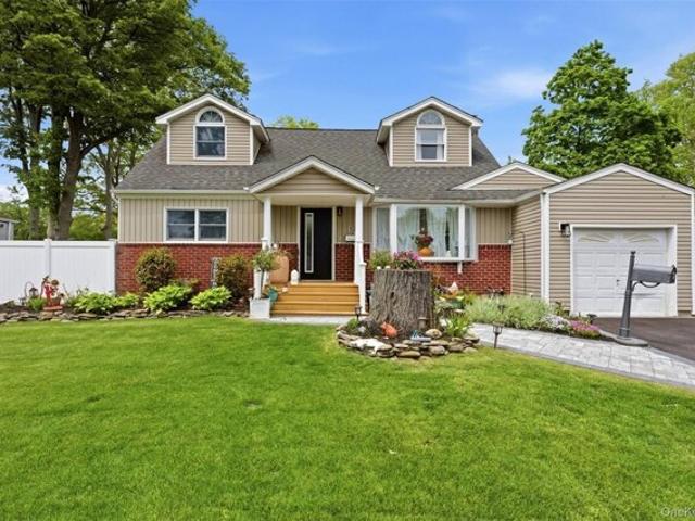 House for sale in Huntington, New York