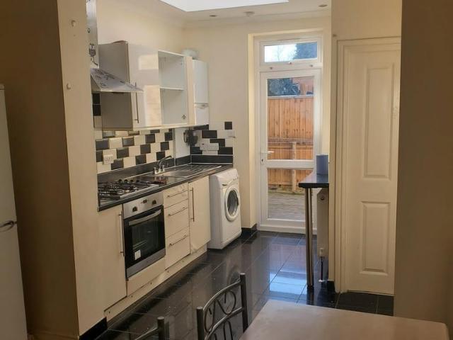 Apartment for rent in Manor Park, Greater London