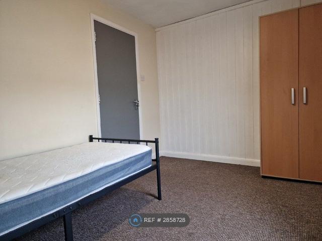 Room for rent in Baswich, Staffordshire