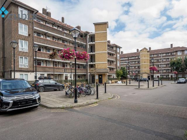 Apartment for rent in Browning Estate, Greater London