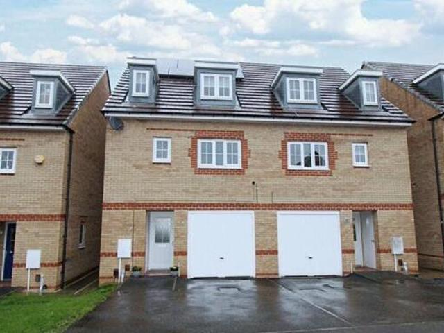 House for sale in Catcliffe, South Yorkshire