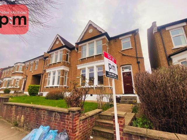 House for rent in Palmers Green, Greater London