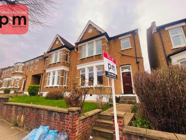 Apartment for rent in Palmers Green, Greater London