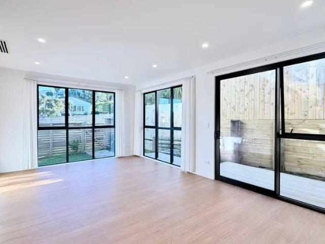 Townhouse for rent in Whangaparaoa, Oroua County